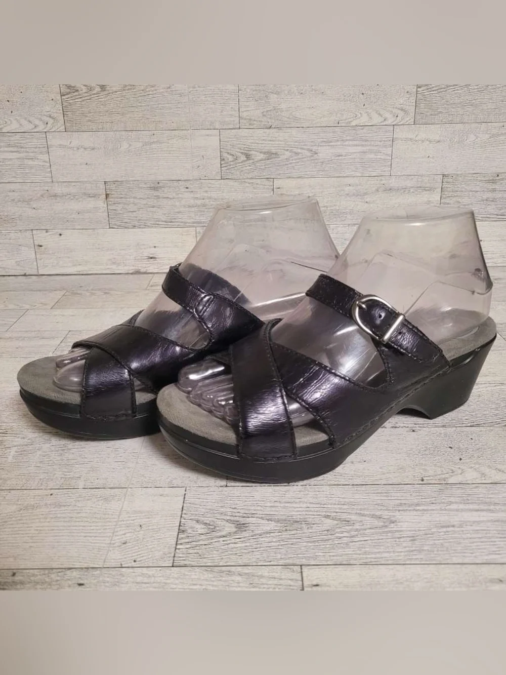 Women’s Dansko Sela Black Patent Leather Crisscross Slide Wedge Sandals Size 6.5